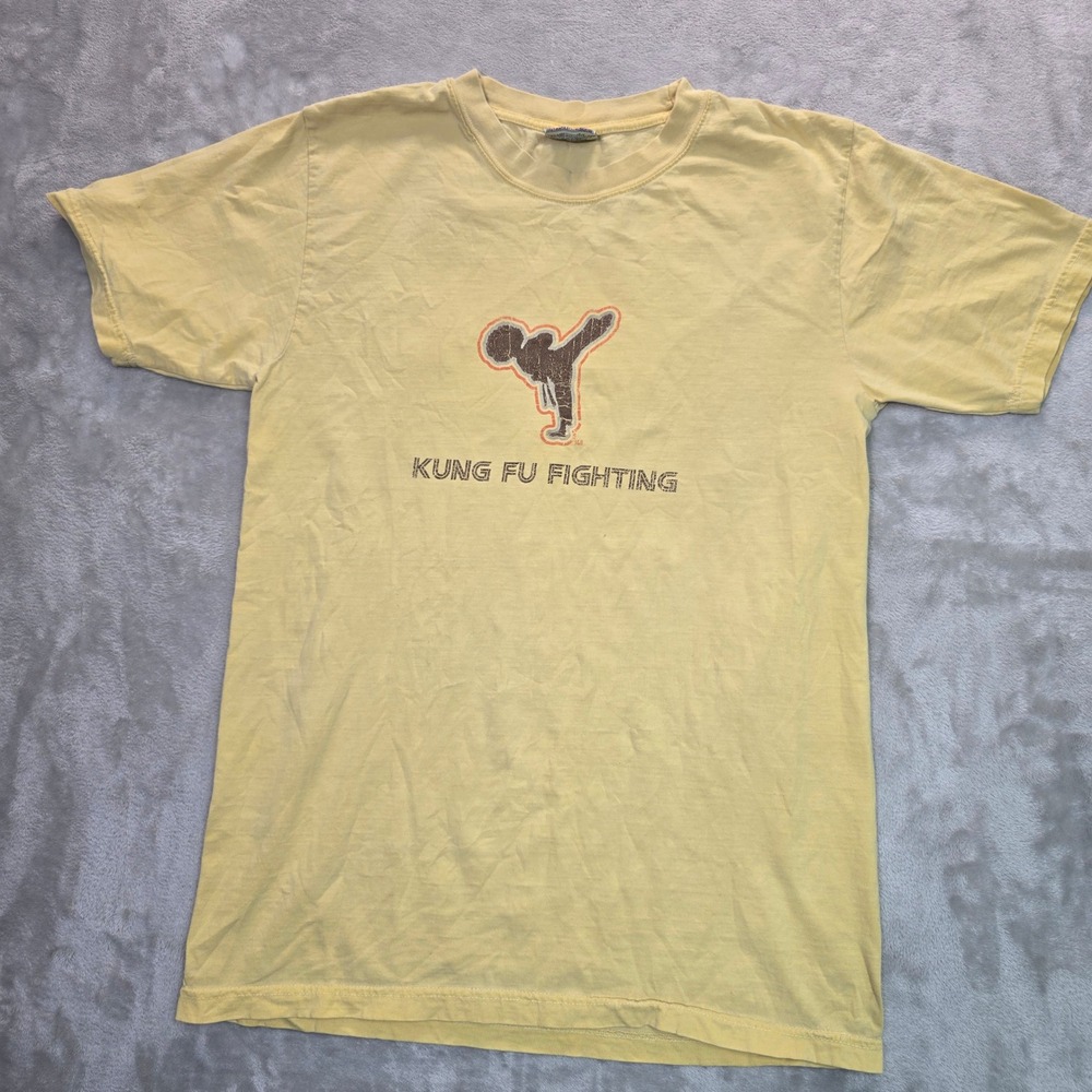 Steve & Barrys Kung Fu Fighting Graphic T-Shirt Yellow Mens Medium Martial Arts